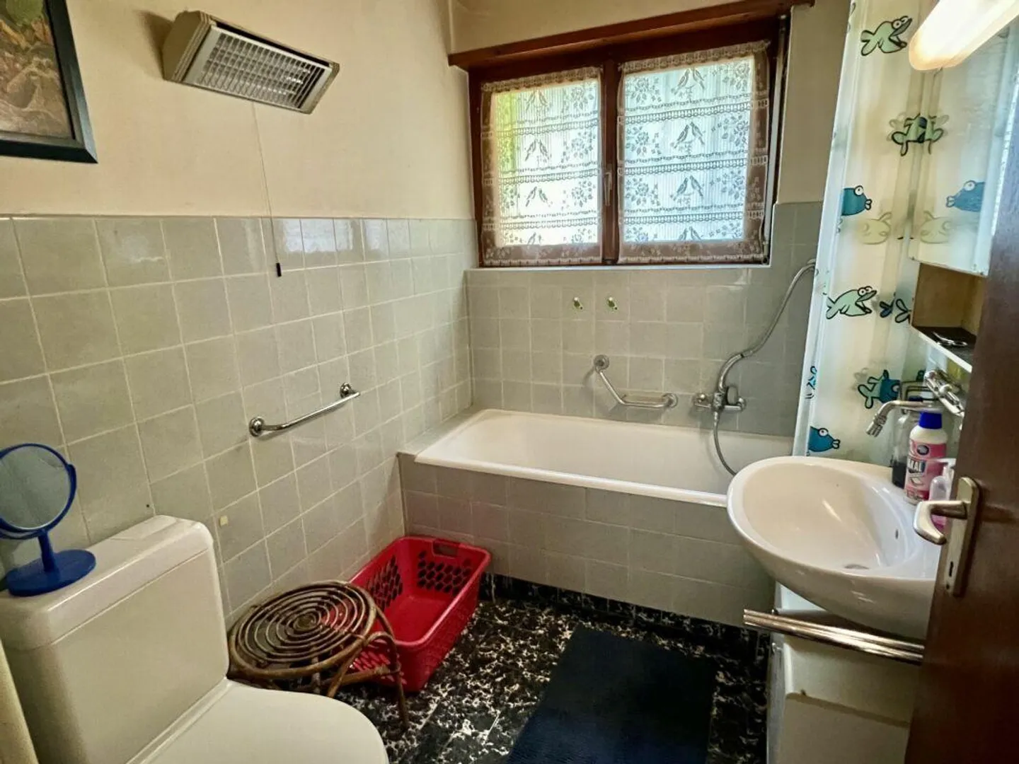 Casa unifamiliare da ristrutturare in una posizione tranquilla e isolata - Foto 9 di 12