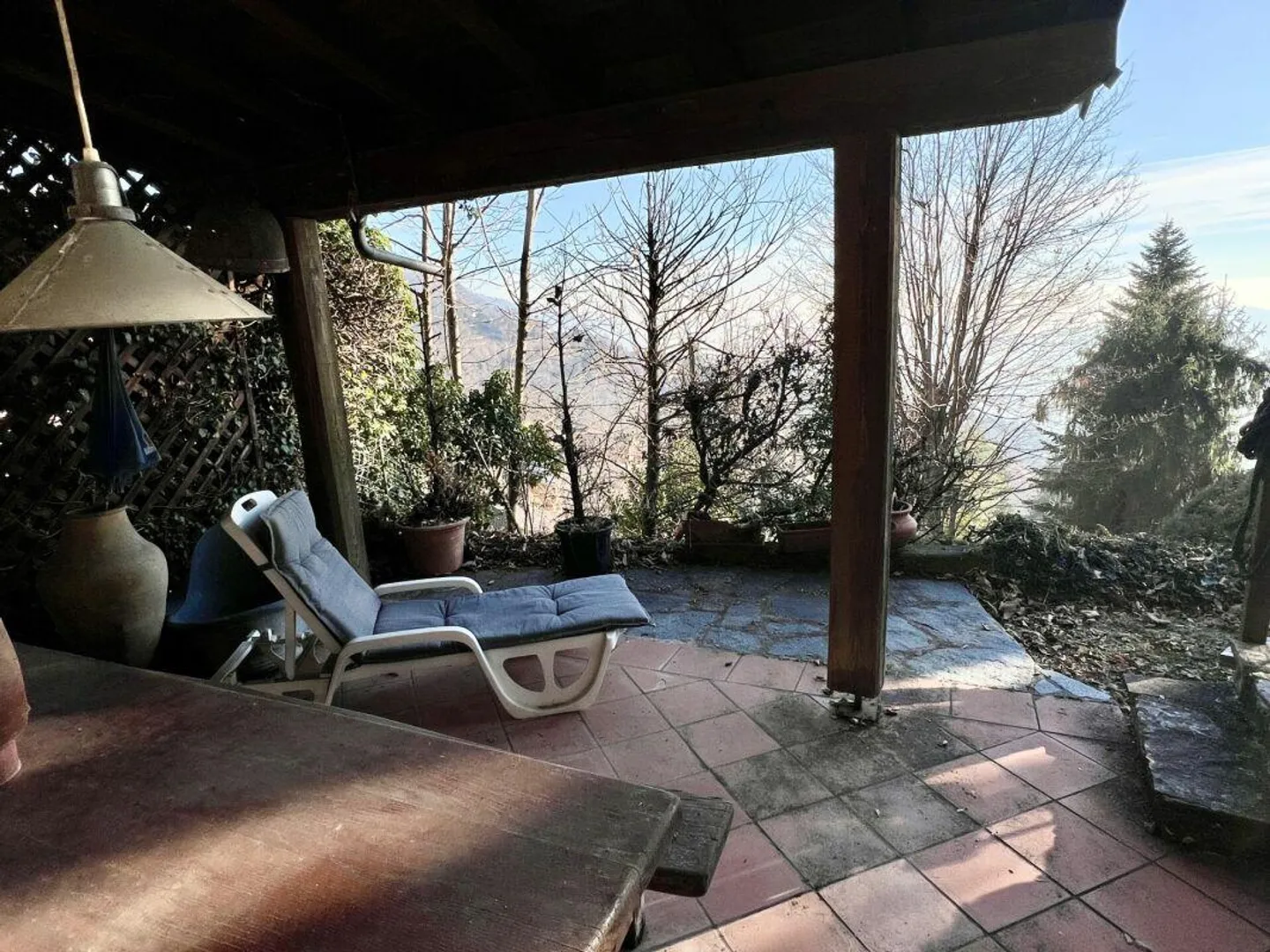 Casa unifamiliare da ristrutturare in una posizione tranquilla e isolata - Foto 10 di 12