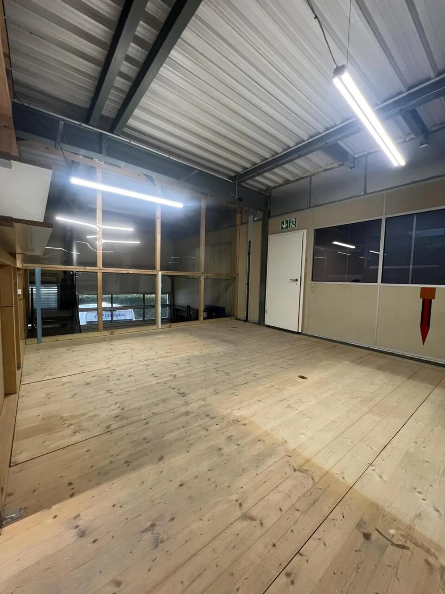 Gewerbefläche zur Miete in Hauterive - Ideal für Lagerung oder Werkstatt - Foto 8 von 8