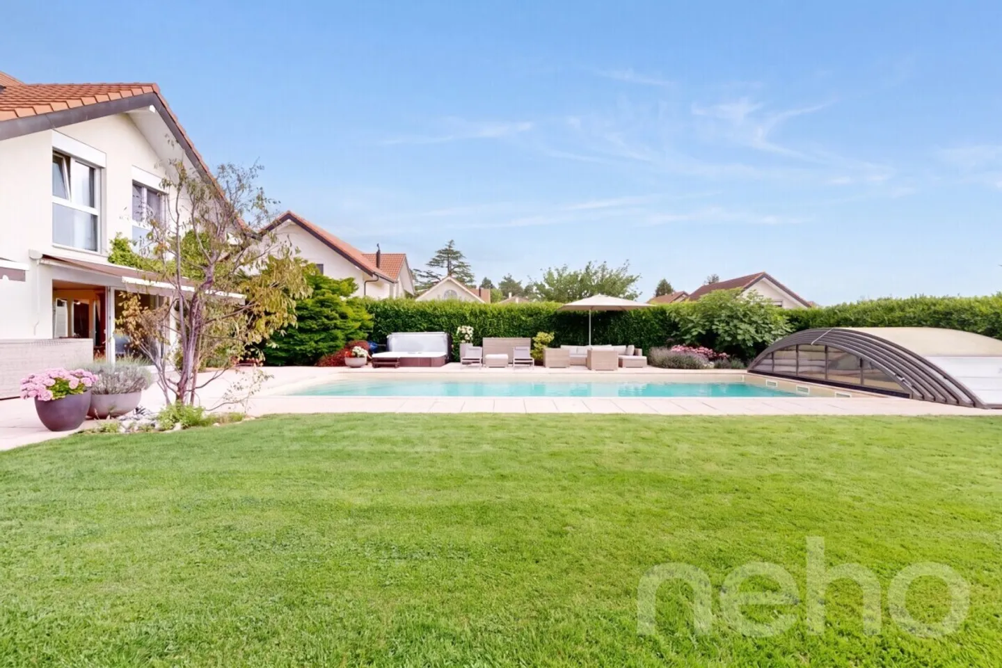 The privilege of a villa designed for well-being - Photo 3 of 12