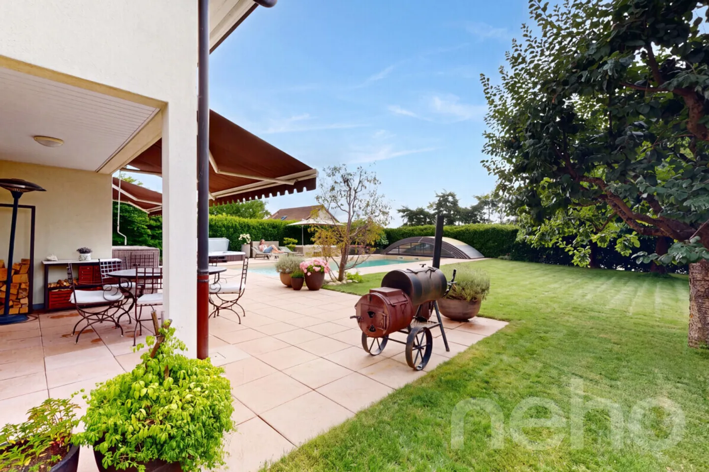 The privilege of a villa designed for well-being - Photo 2 of 12