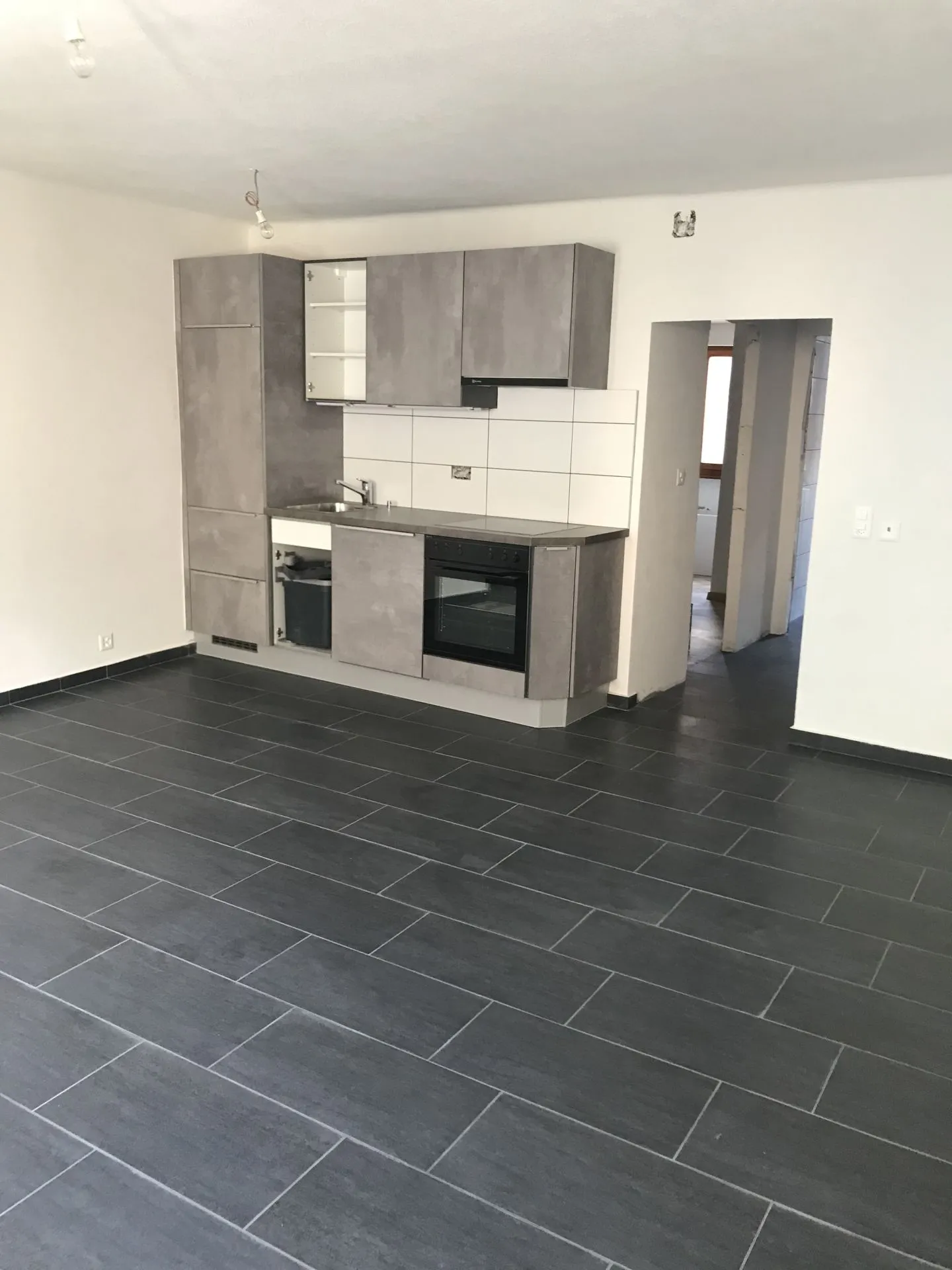 Los von 2 Wohnungen zu verkaufen in der Gemeinde St-Léonard (VS)!!! Absolut zu ergreifen. - Foto 1 von 6