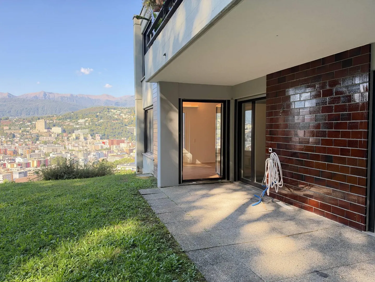 Viganello haut, appartement trois pièces rénové avec espace extérieur - Photo 3 sur 13