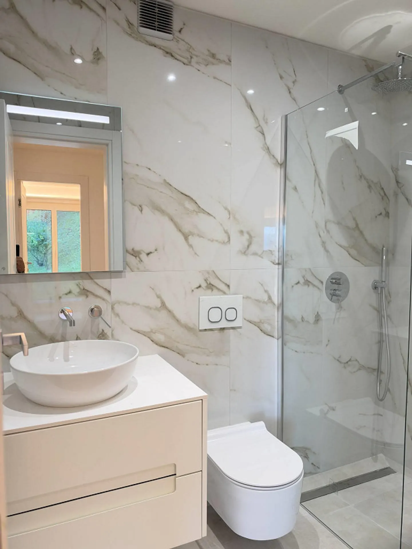 Viganello haut, appartement trois pièces rénové avec espace extérieur - Photo 5 sur 13