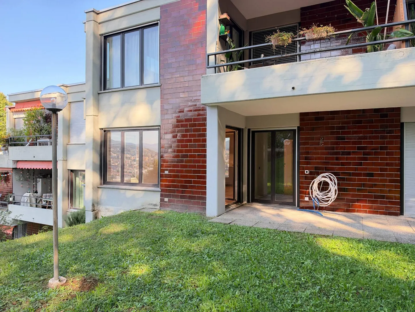 Viganello haut, appartement trois pièces rénové avec espace extérieur - Photo 10 sur 13
