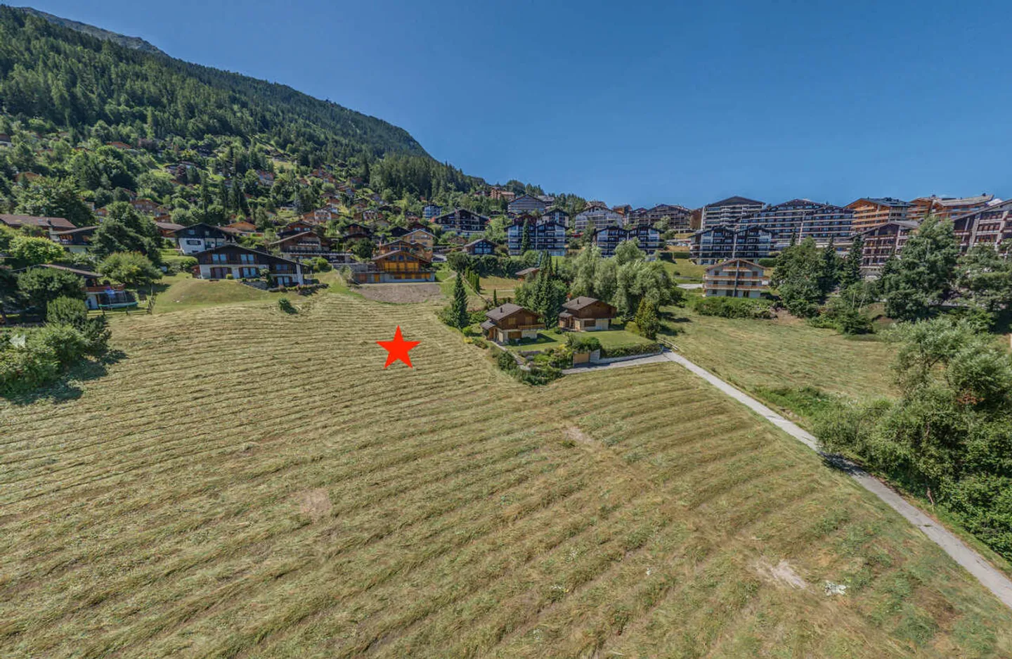 Large serviced land very close to the station center with a magnificent view - Photo 5 of 8