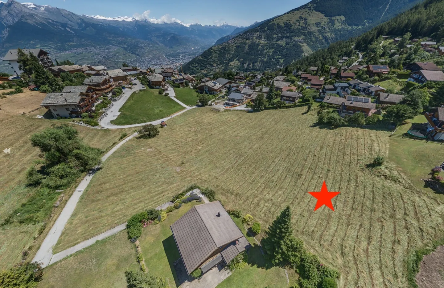Large serviced land very close to the station center with a magnificent view - Photo 4 of 8