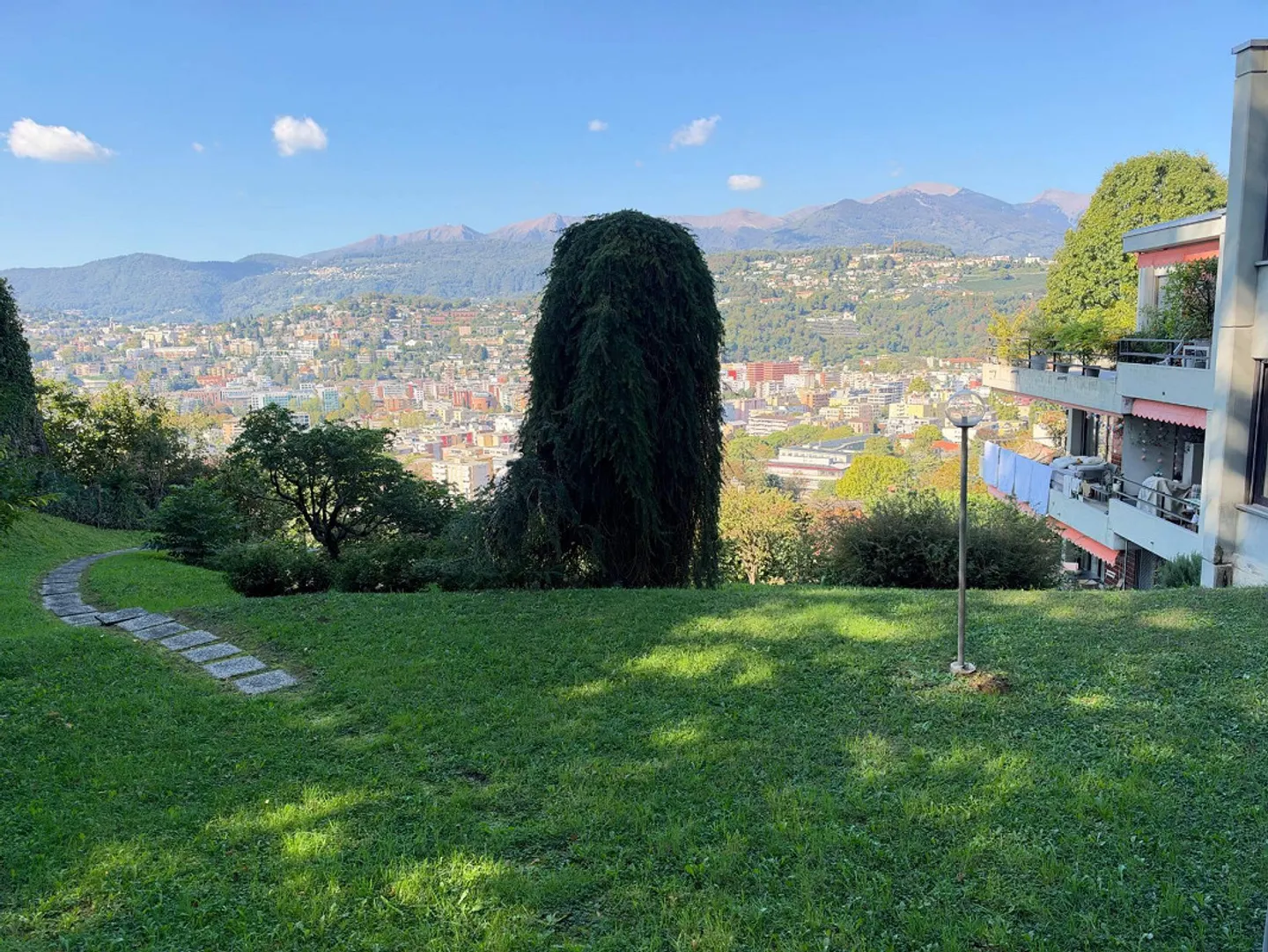 Viganello haut, appartement trois pièces rénové avec espace extérieur - Photo 11 sur 13