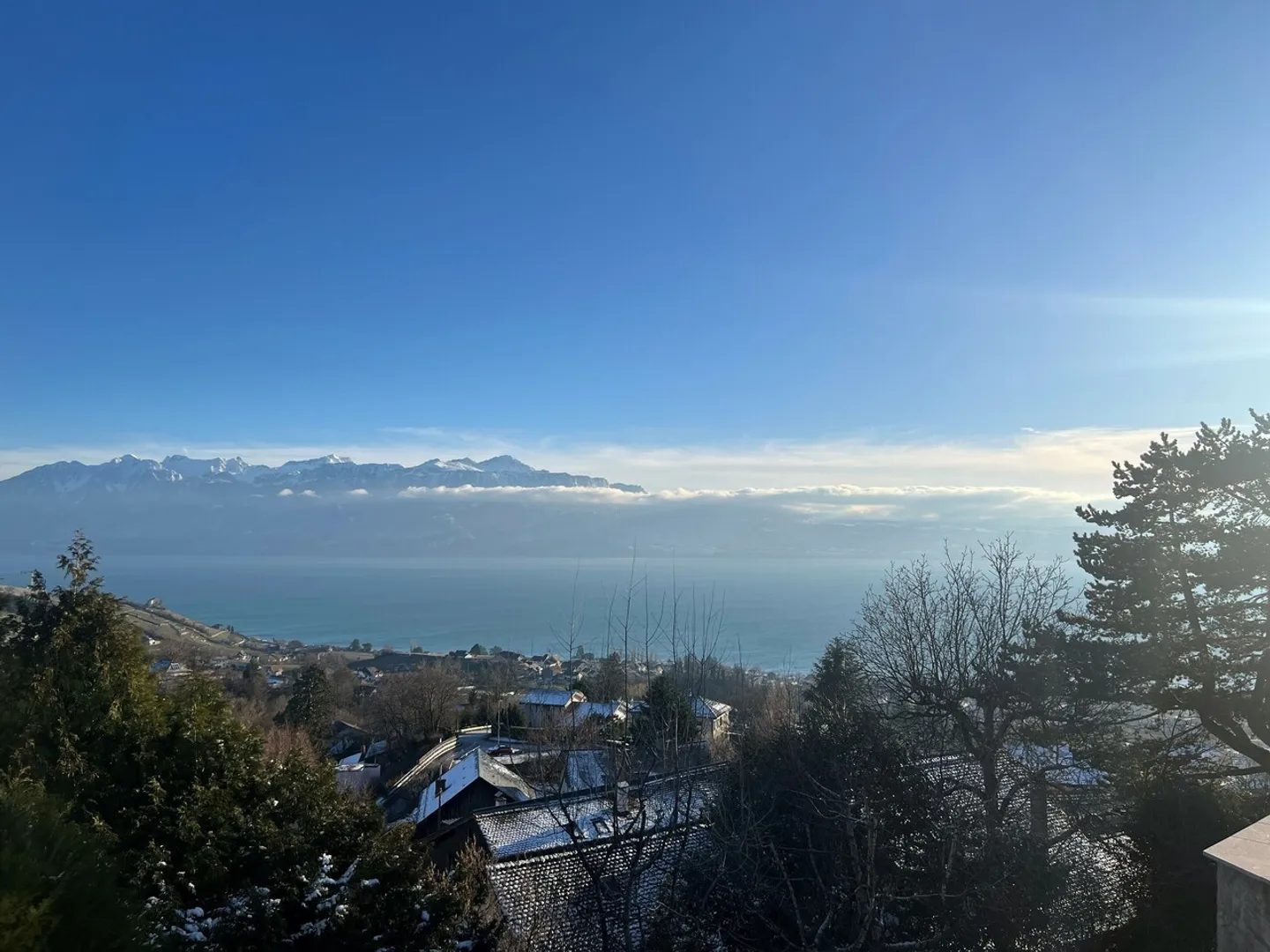 Modern high-end apartment in the heights of Lutry - Photo 3 of 15