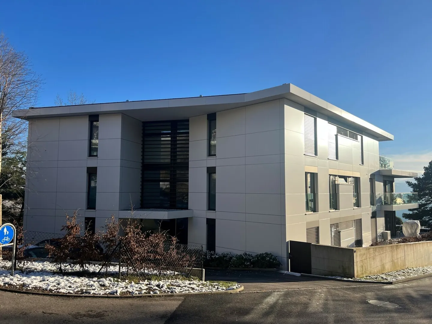 Modern high-end apartment in the heights of Lutry - Photo 14 of 15