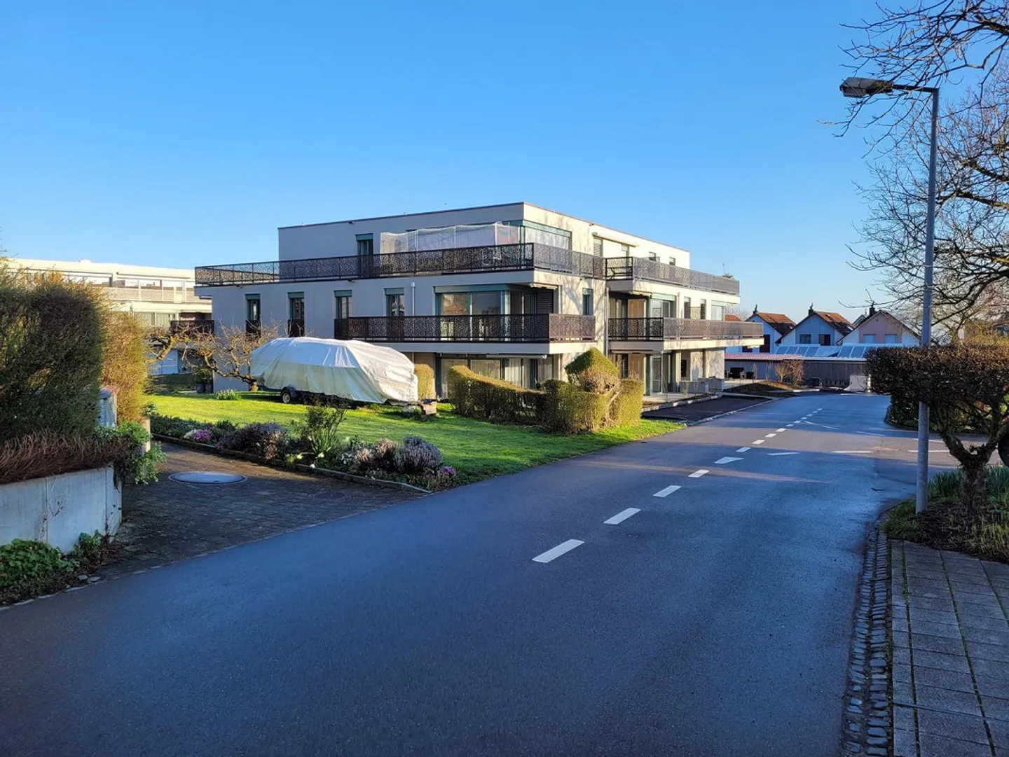 Moderne 3.5-Zimmer-Wohnung mit sonnigem Balkon und moderner Ausstattung - Foto 1 von 7