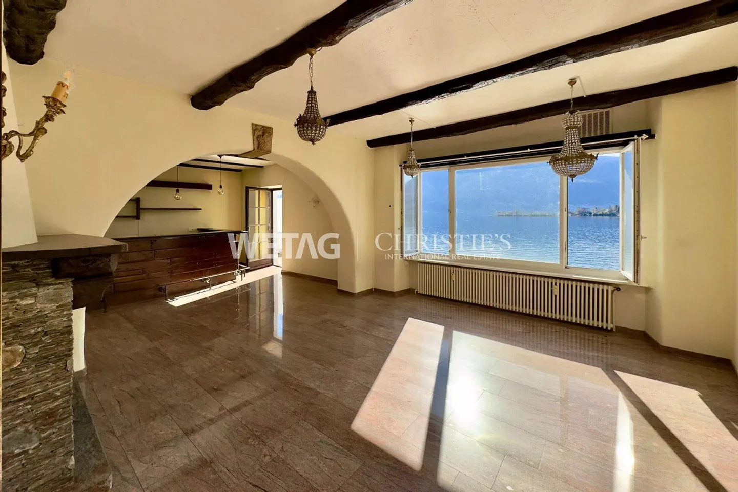 Porto Ronco: Property in need of renovation with breathtaking... - Photo 3 of 13