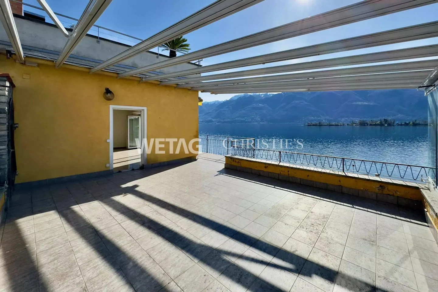 Porto Ronco: Property in need of renovation with breathtaking... - Photo 5 of 13