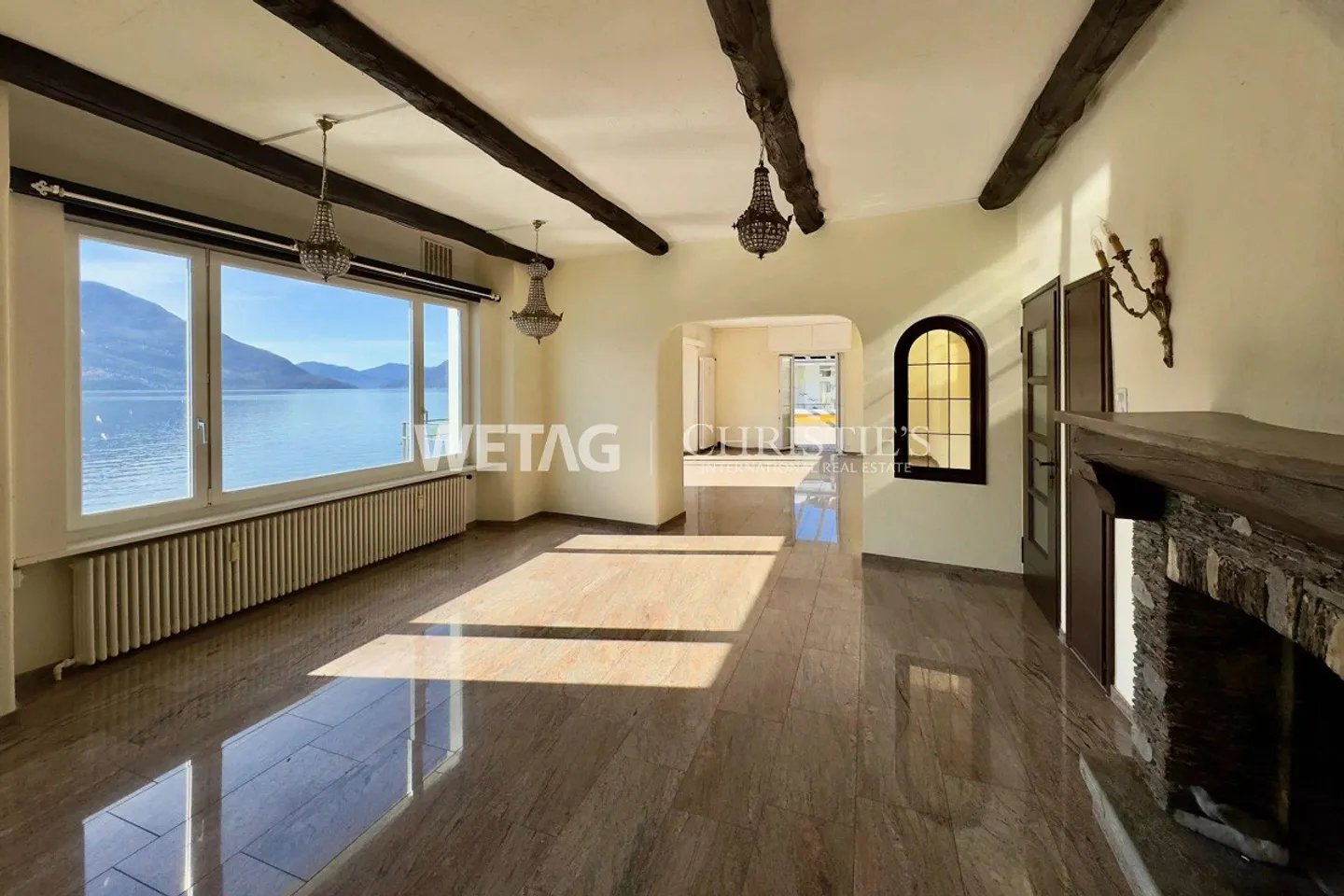 Porto Ronco: Property in need of renovation with breathtaking... - Photo 7 of 13