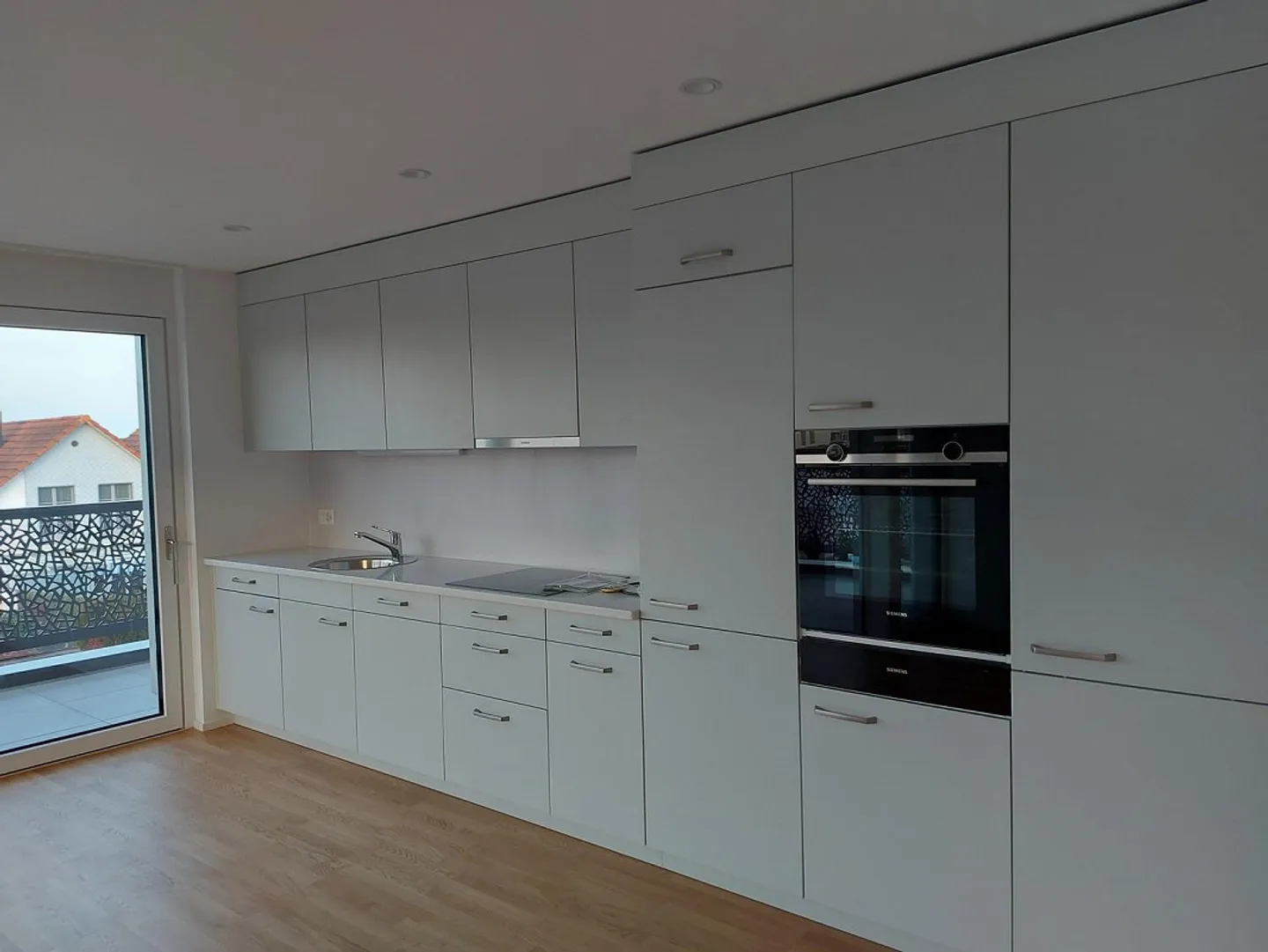 Moderne 3.5-Zimmer-Wohnung mit sonnigem Balkon und moderner Ausstattung - Foto 3 von 7