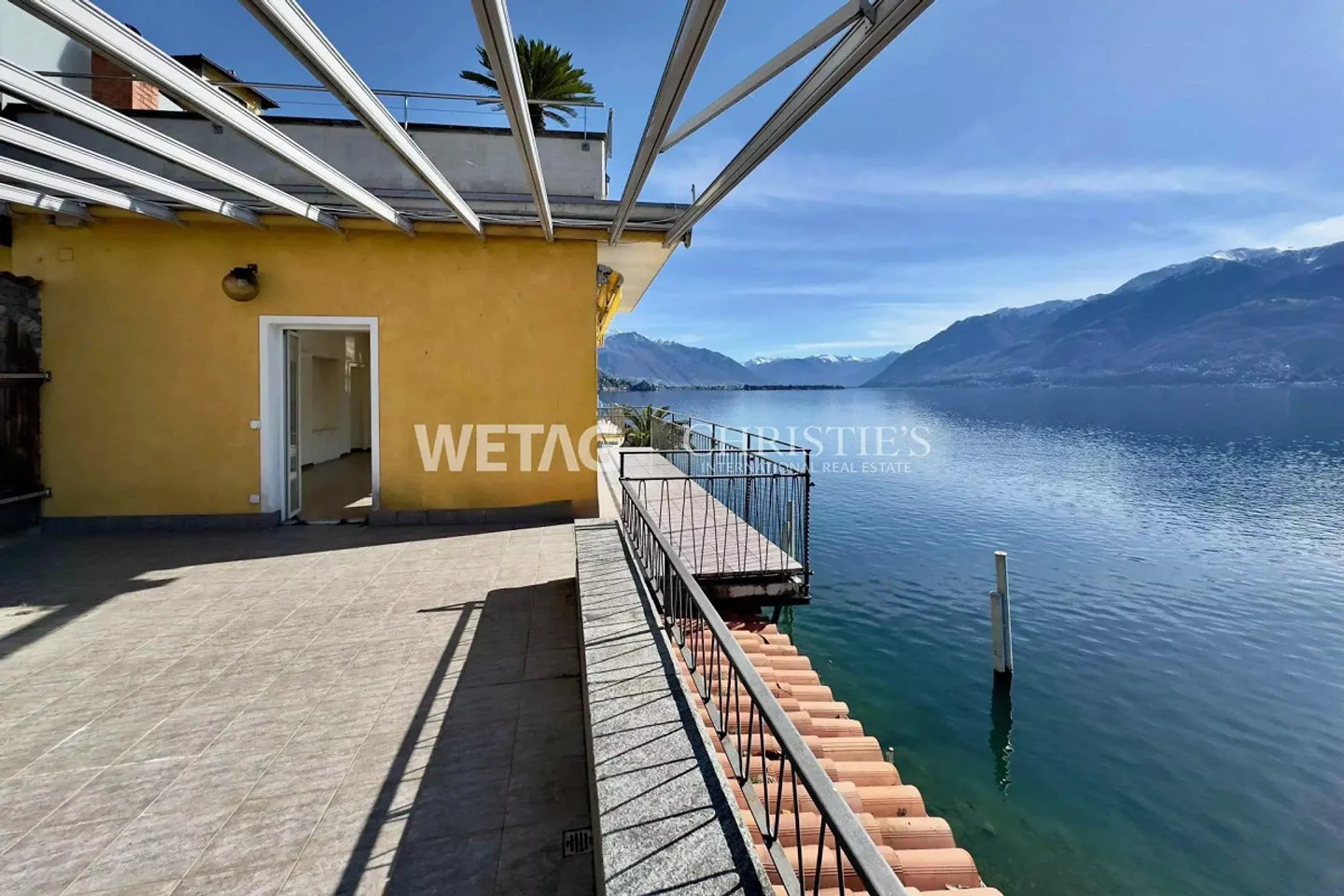 Porto Ronco: Property in need of renovation with breathtaking... - Photo 11 of 13
