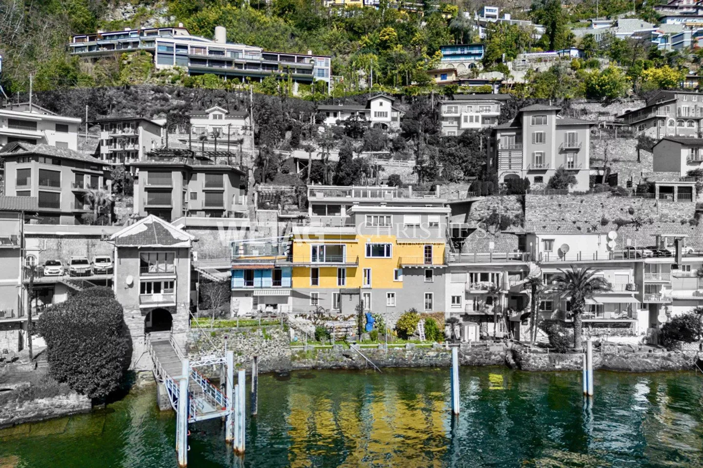 Porto Ronco: Property in need of renovation with breathtaking... - Photo 12 of 13