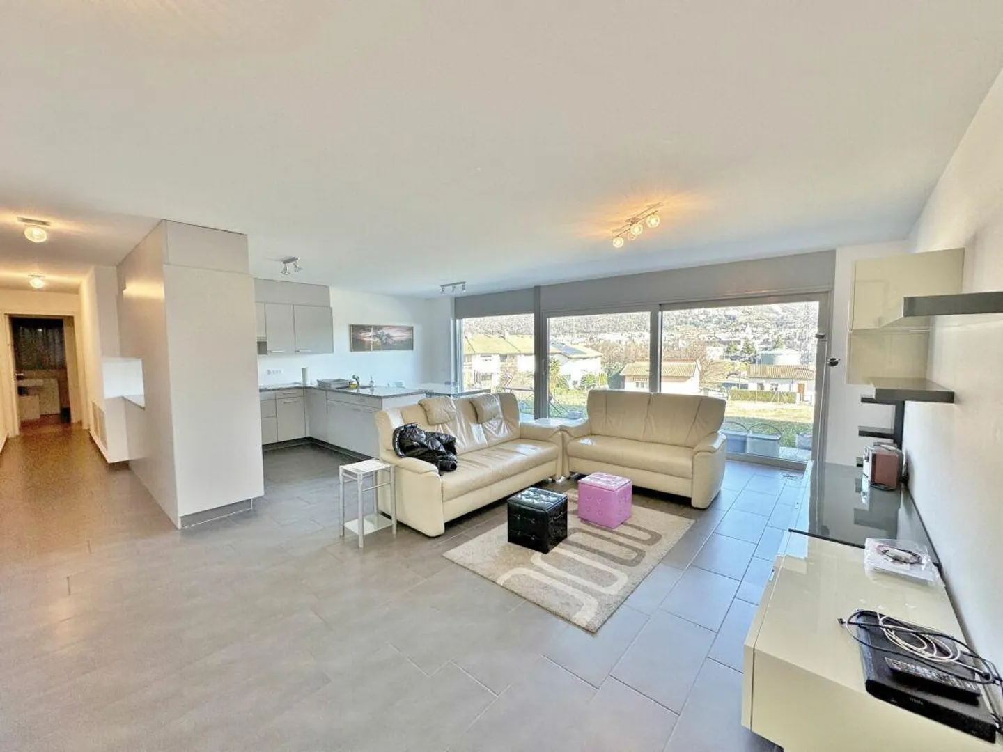 Appartamento moderno di 3,5 locali con giardino - Foto 1 di 13