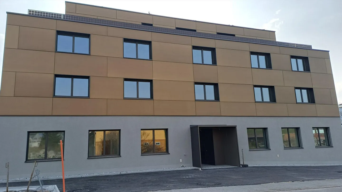 LOCATION : Appartement 3,5 pièces (1er étage sud) 102m2 avec terrasse - Photo 1 sur 6