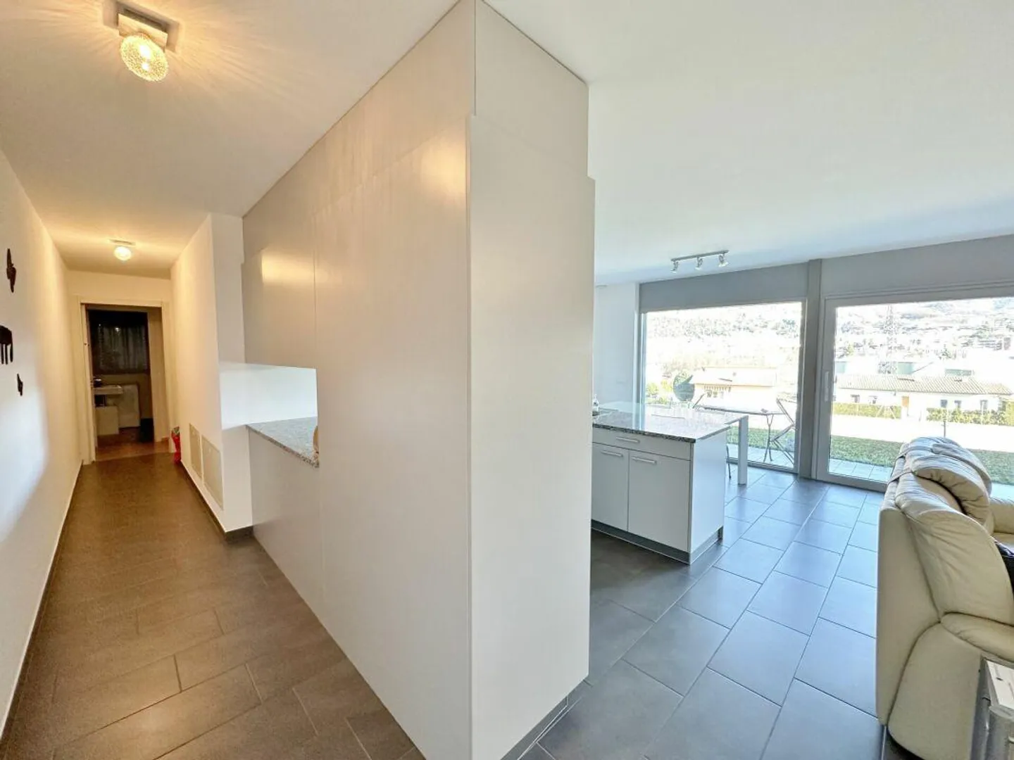 Appartamento moderno di 3,5 locali con giardino - Foto 4 di 13