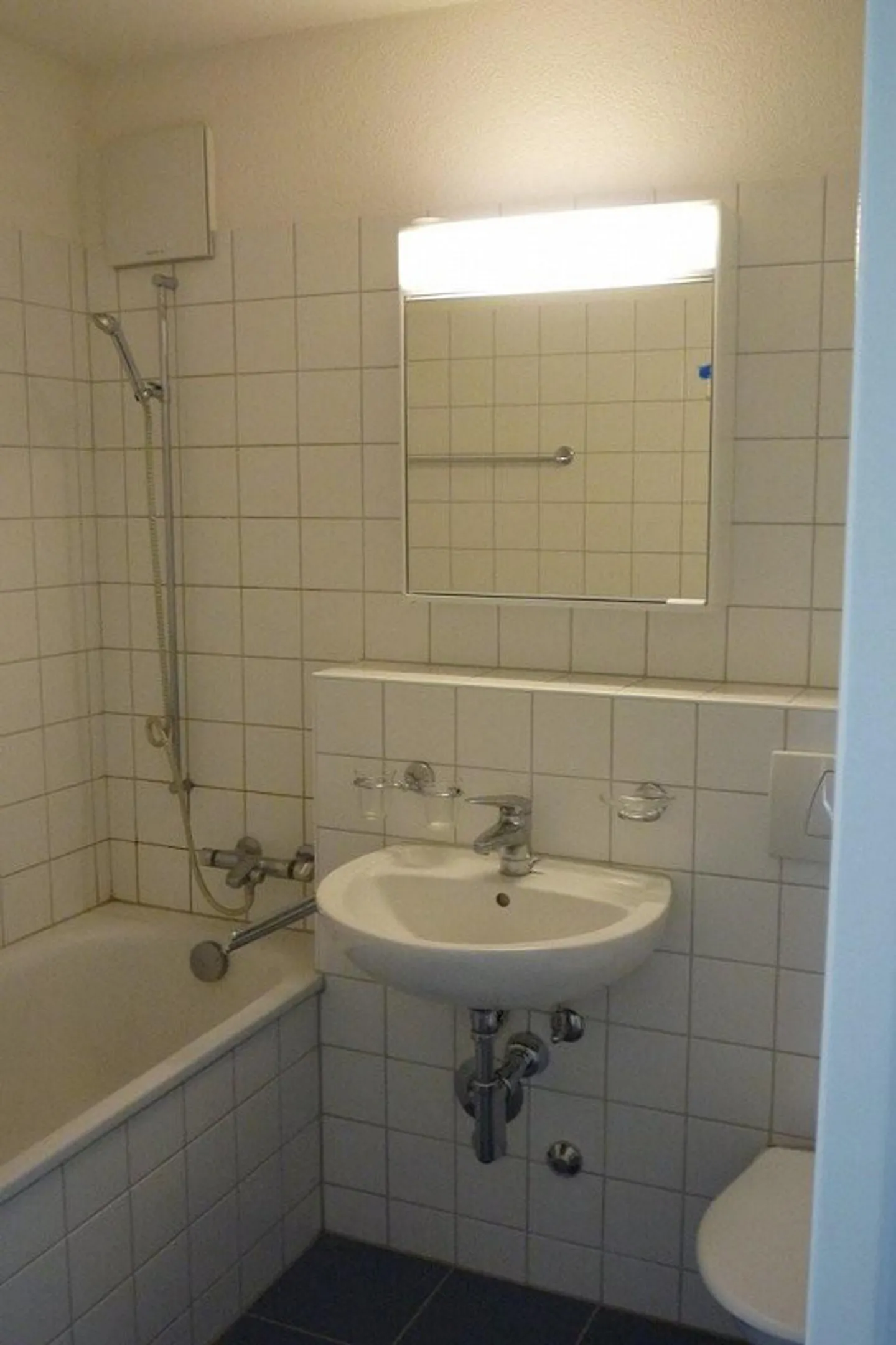 Quiet development in the green - Photo 4 of 5