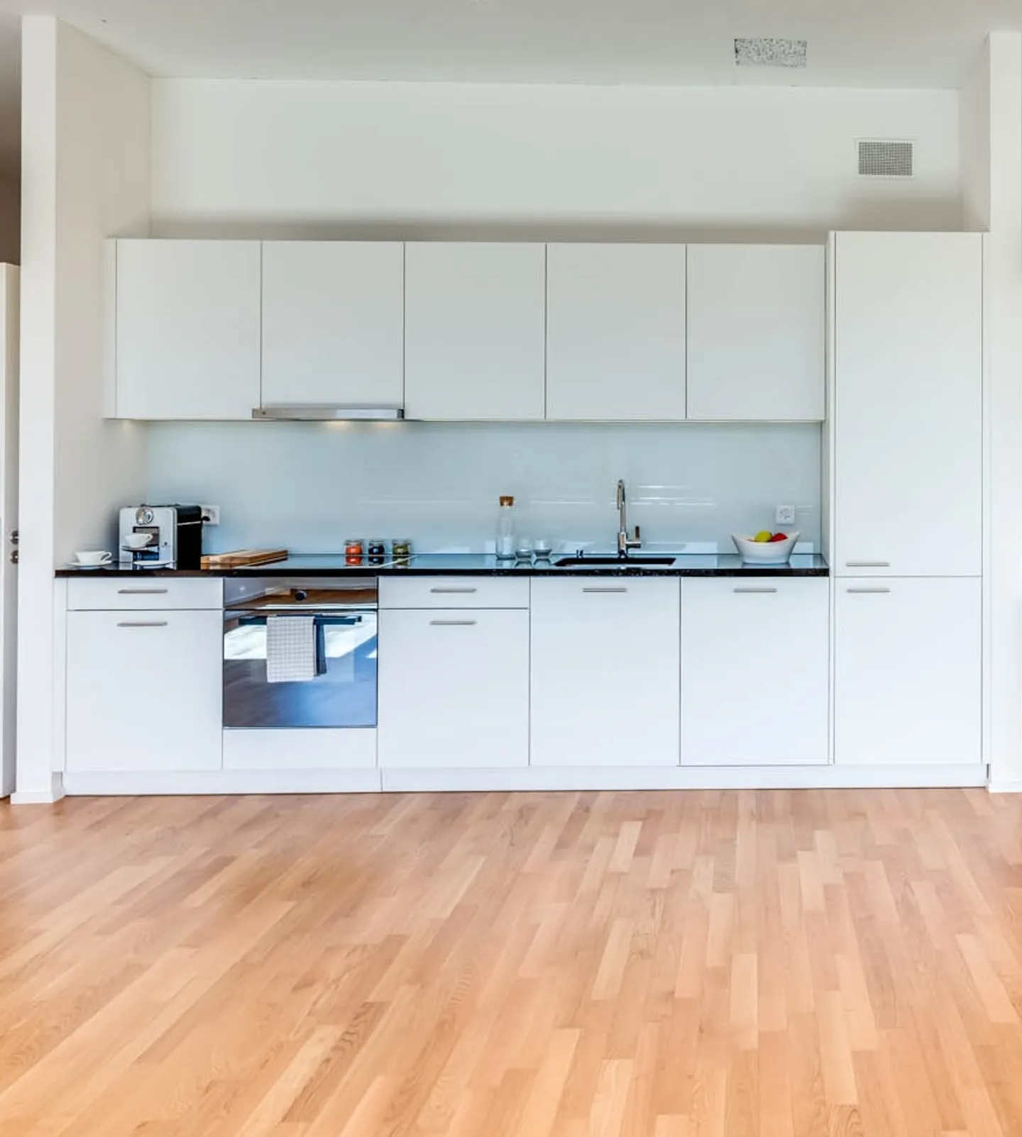 Exclusive living in an excellent location - Photo 2 of 6