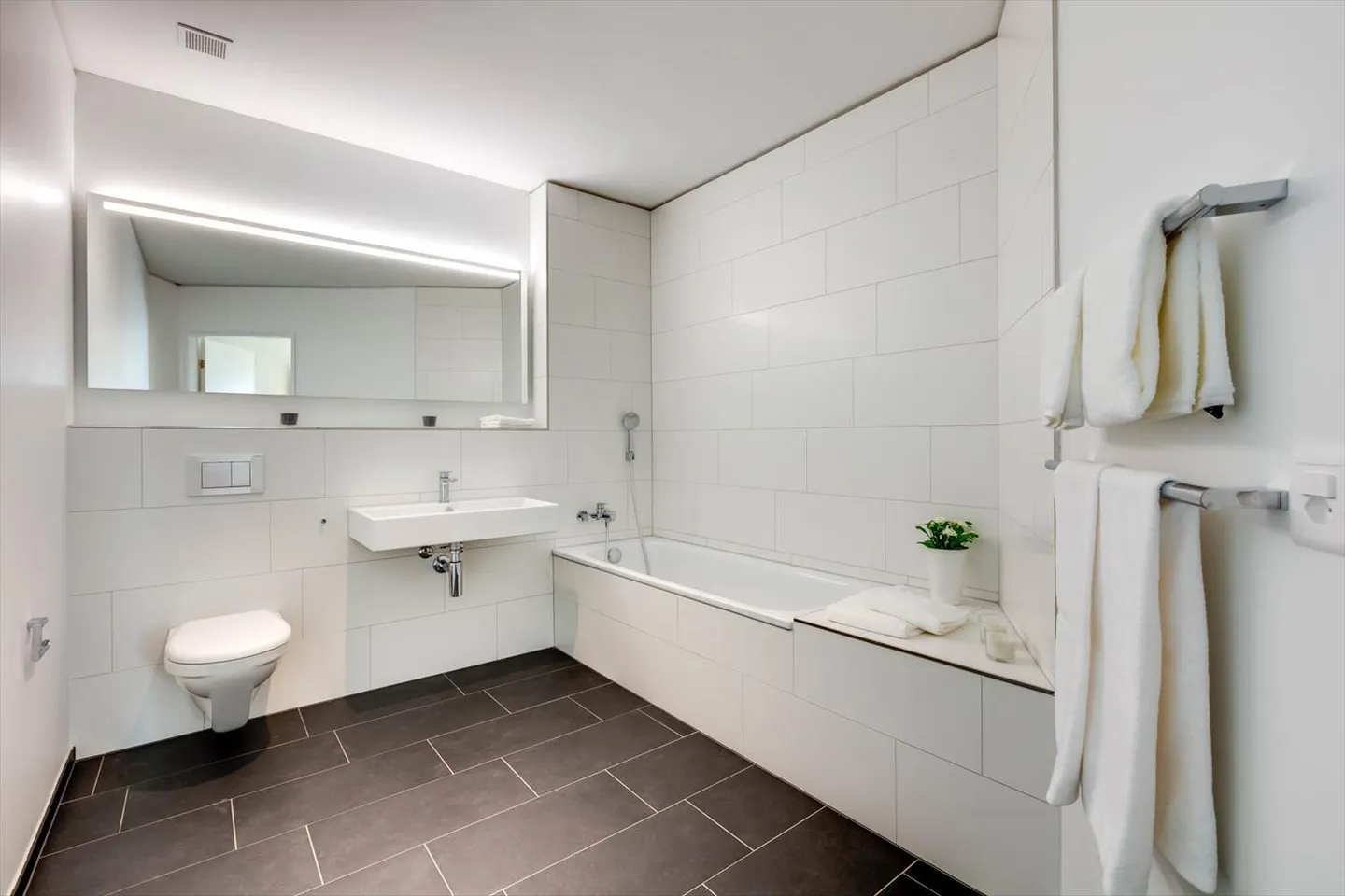 Exclusive living in an excellent location - Photo 6 of 6