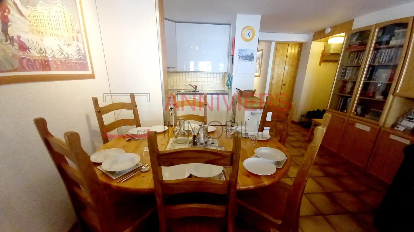 Outstanding furnished 3.5 room apartment with mountain view and dream location - Photo 3 of 28