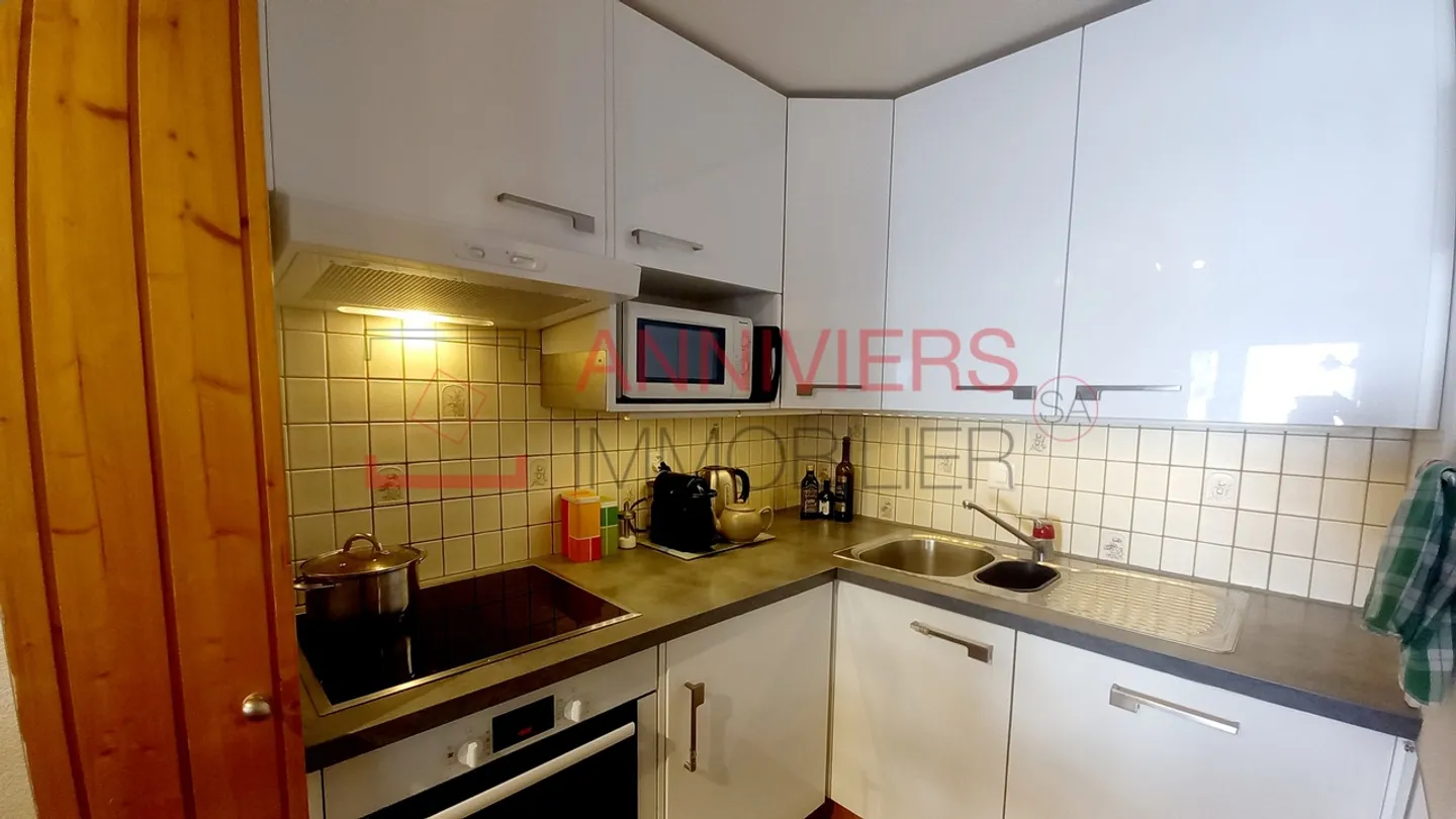 Outstanding furnished 3.5 room apartment with mountain view and dream location - Photo 5 of 28