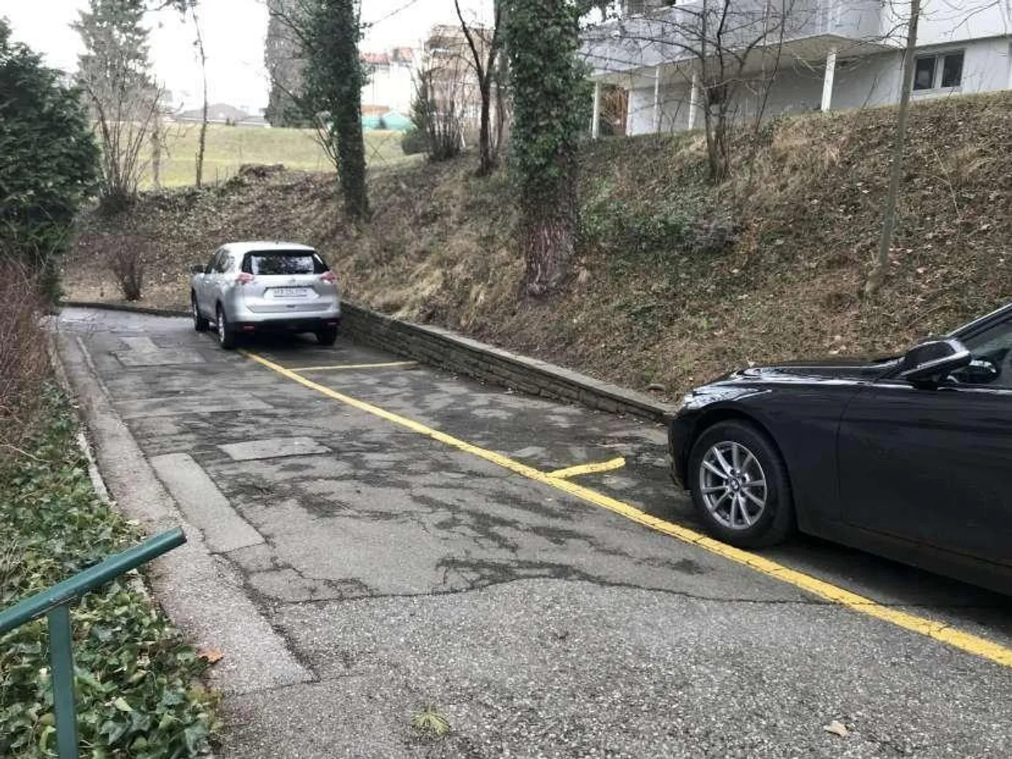 Posto auto all'aperto a Jolimont! - Foto 2 di 2