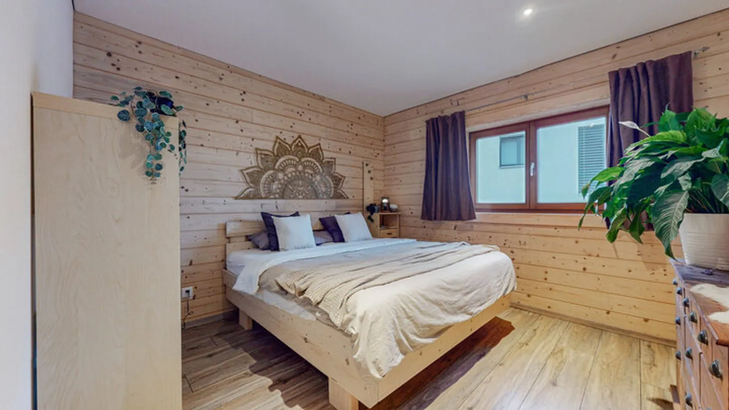 Chalet-Style Family Home - Photo 6 of 8