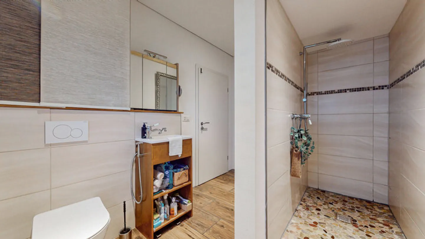 Chalet-Style Family Home - Photo 7 of 8