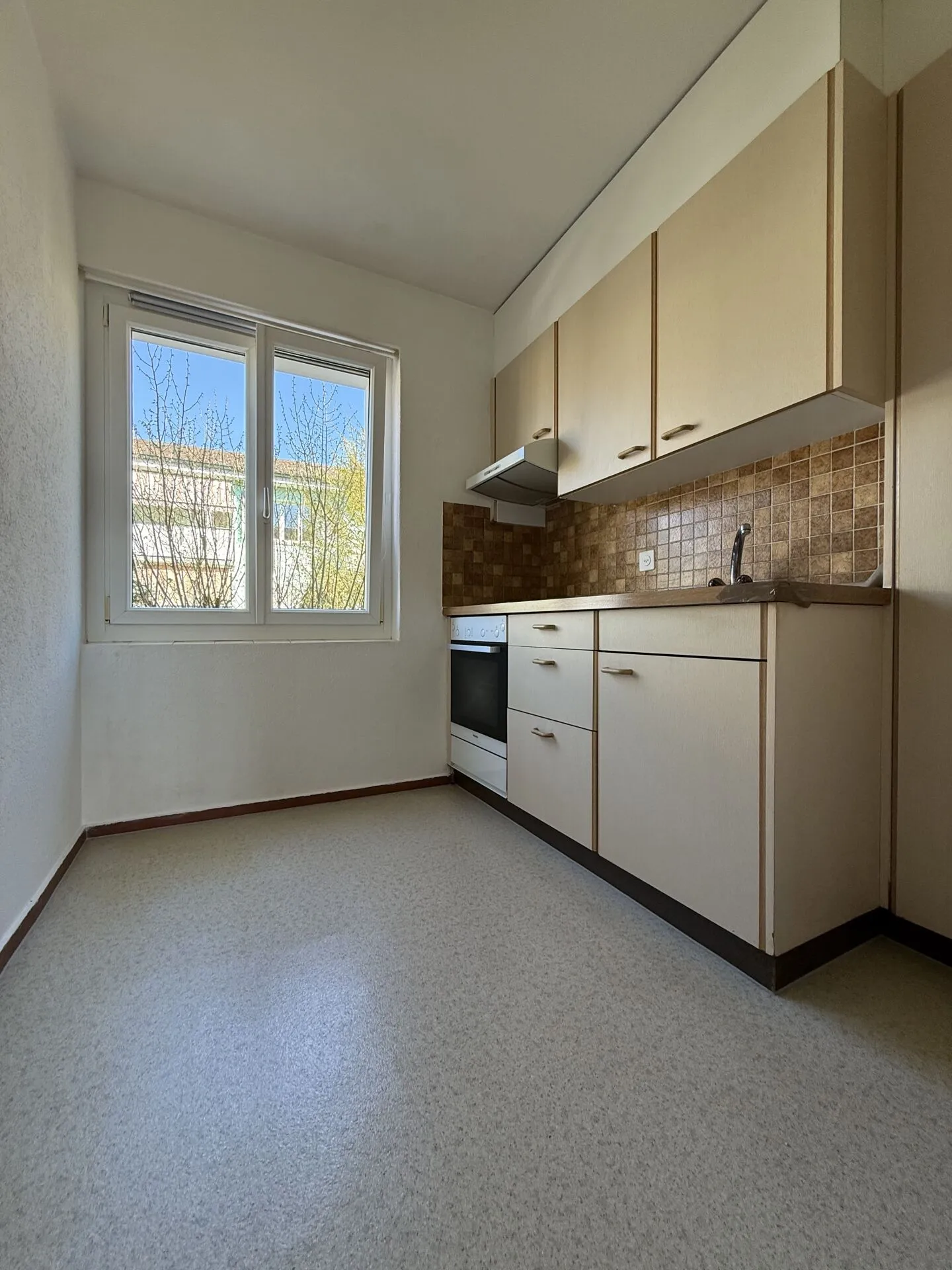 Appartement de 3 pièces près du centre et de la gare - Photo 3 sur 10