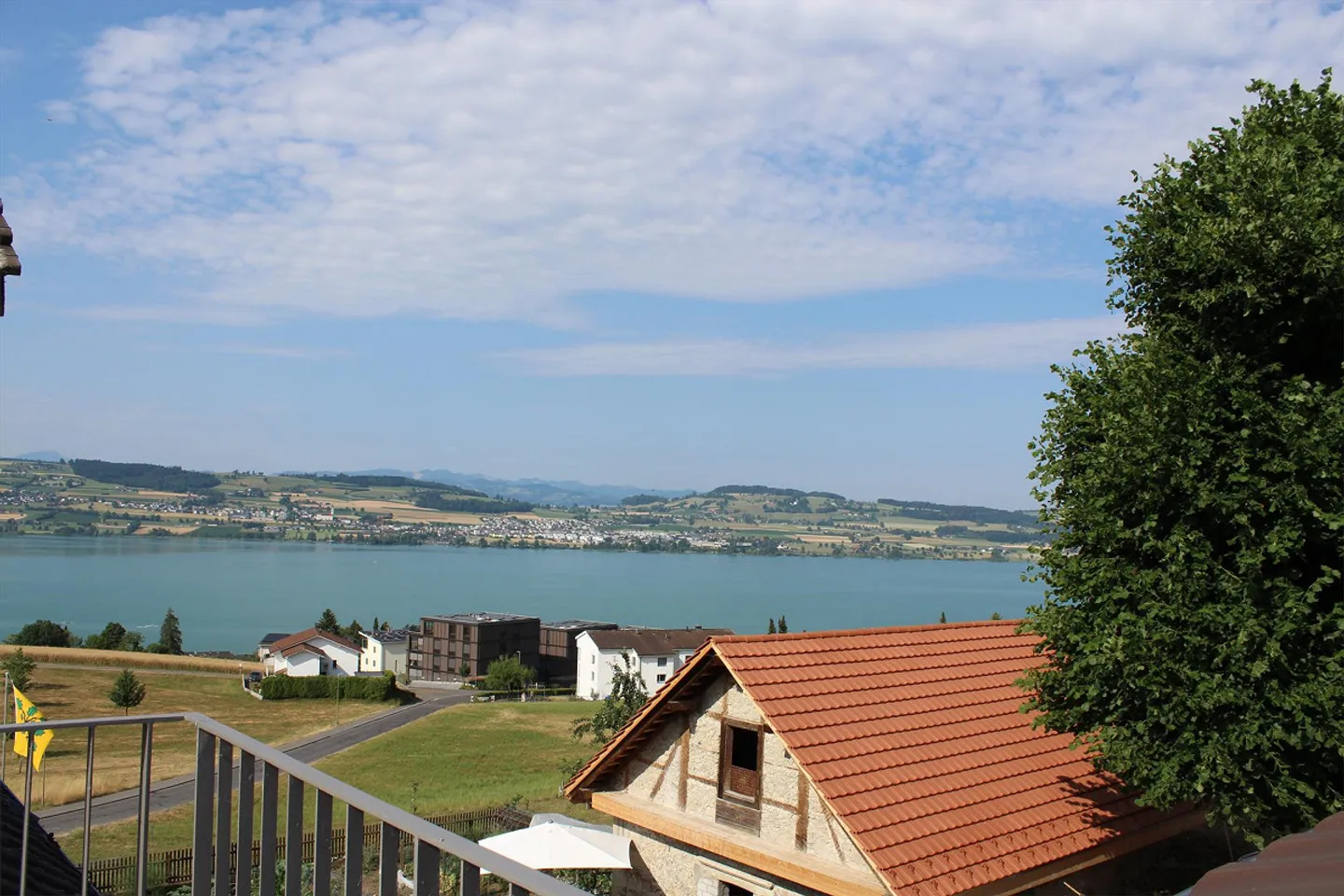 3-room apartment with lake view in Eich - Photo 1 of 7