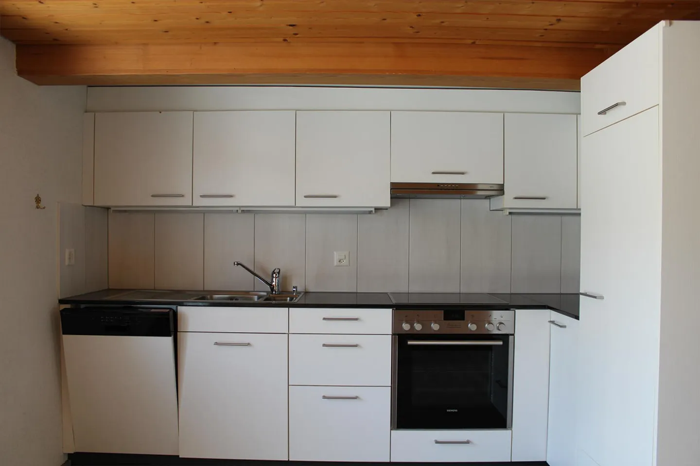 3-room apartment with lake view in Eich - Photo 2 of 7