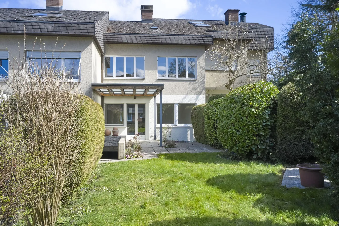 Spaziosa casa unifamiliare in posizione tranquilla - perfetta per famiglie - Foto 1 di 10