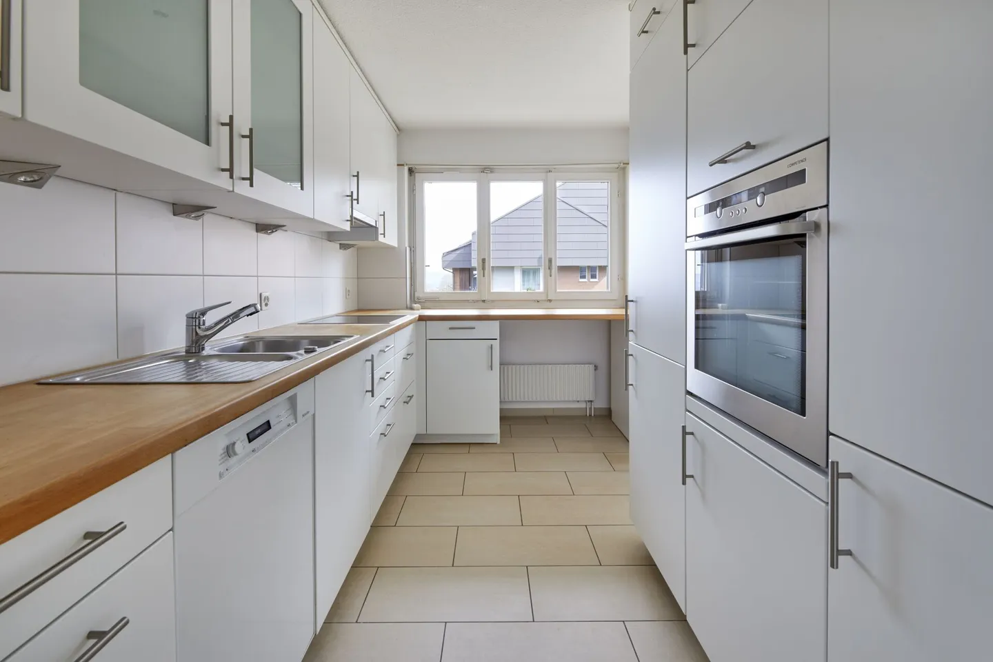 Spaziosa casa unifamiliare in posizione tranquilla - perfetta per famiglie - Foto 2 di 10