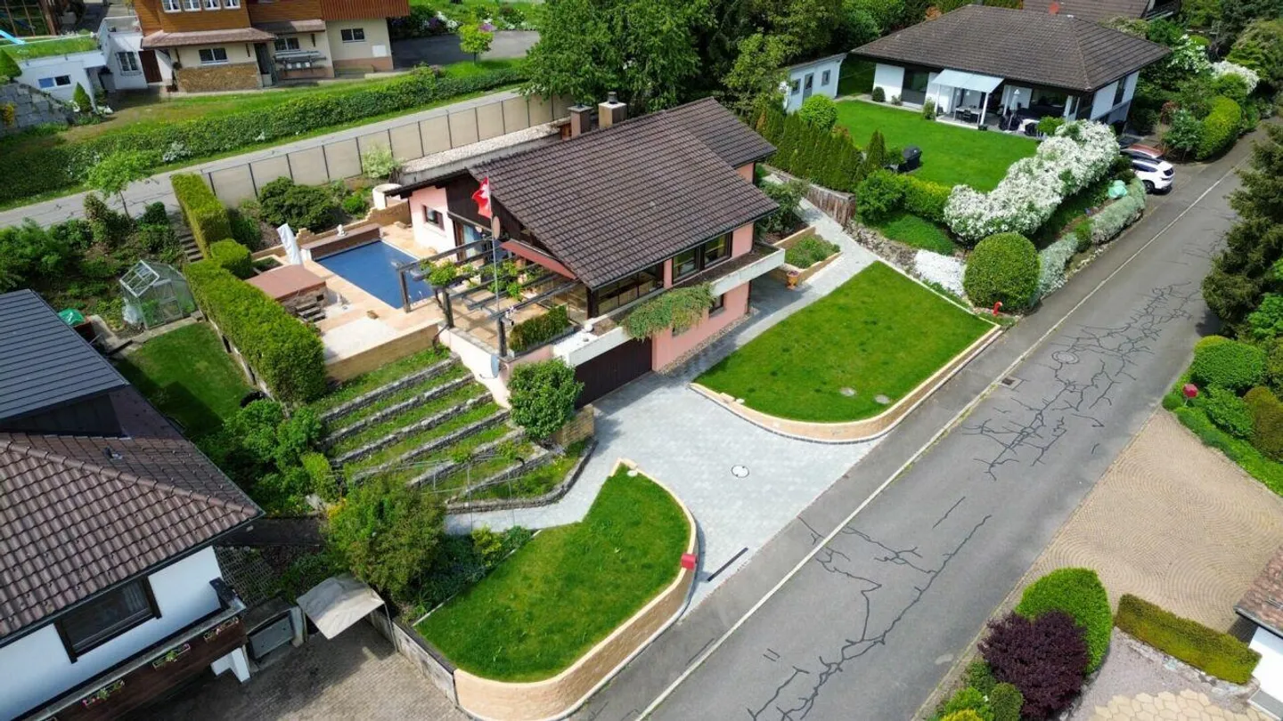 Exclusive Single-Family Home with Pool, Pergola, and Idyllic Garden - Photo 10 of 11