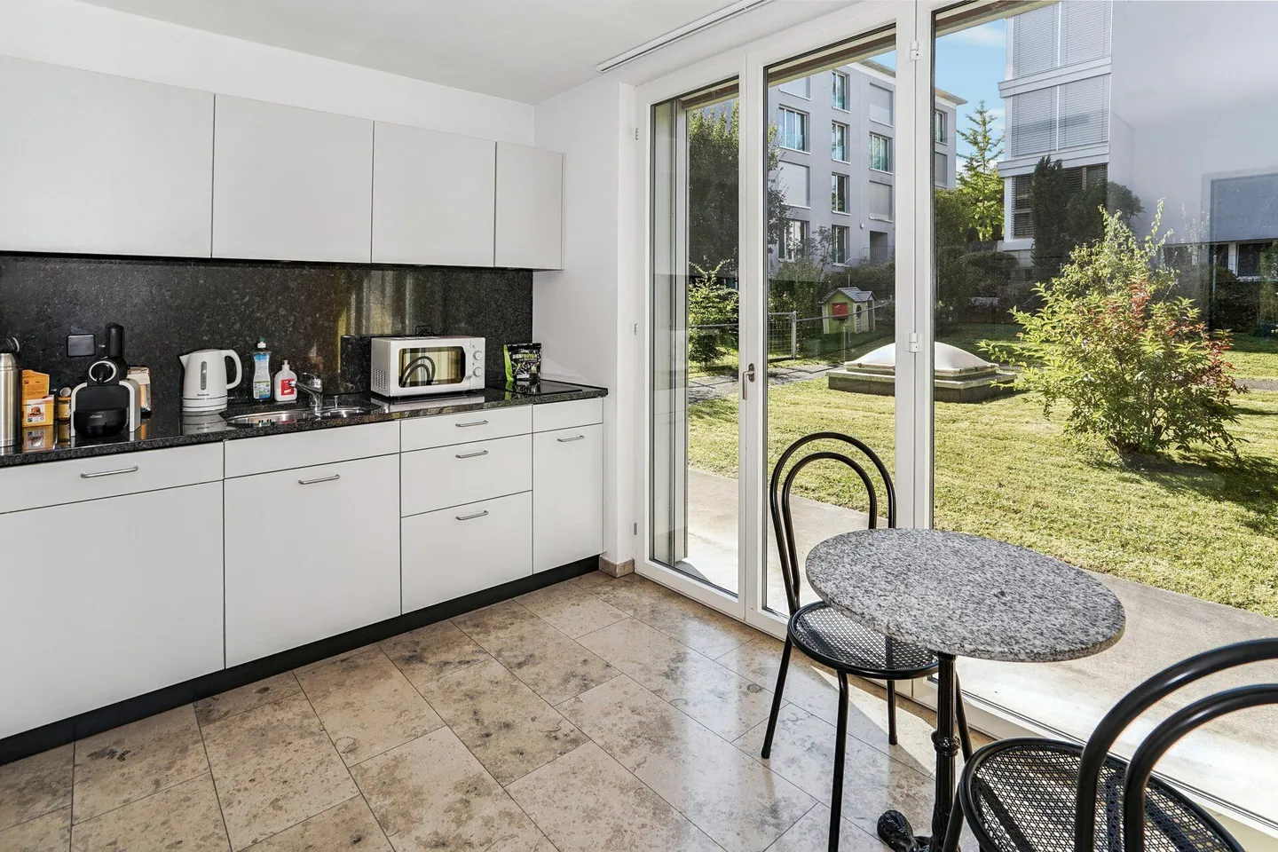 Moderne Büroräumlichkeiten in Binningen - Foto 8 von 10