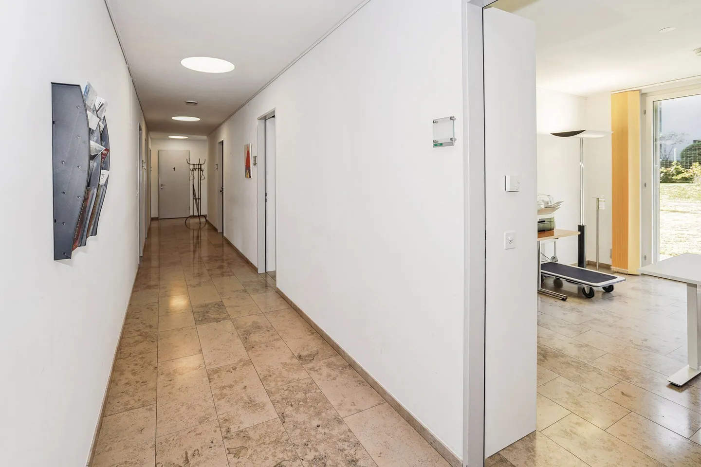 Moderne Büroräumlichkeiten in Binningen - Foto 2 von 10