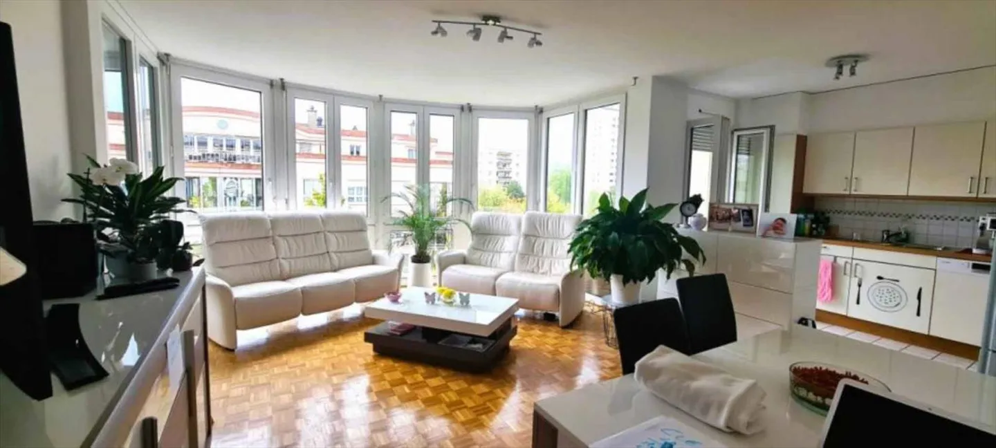 Bright 2.5-room apartment on the 3rd floor in Nyon - Photo 1 of 2