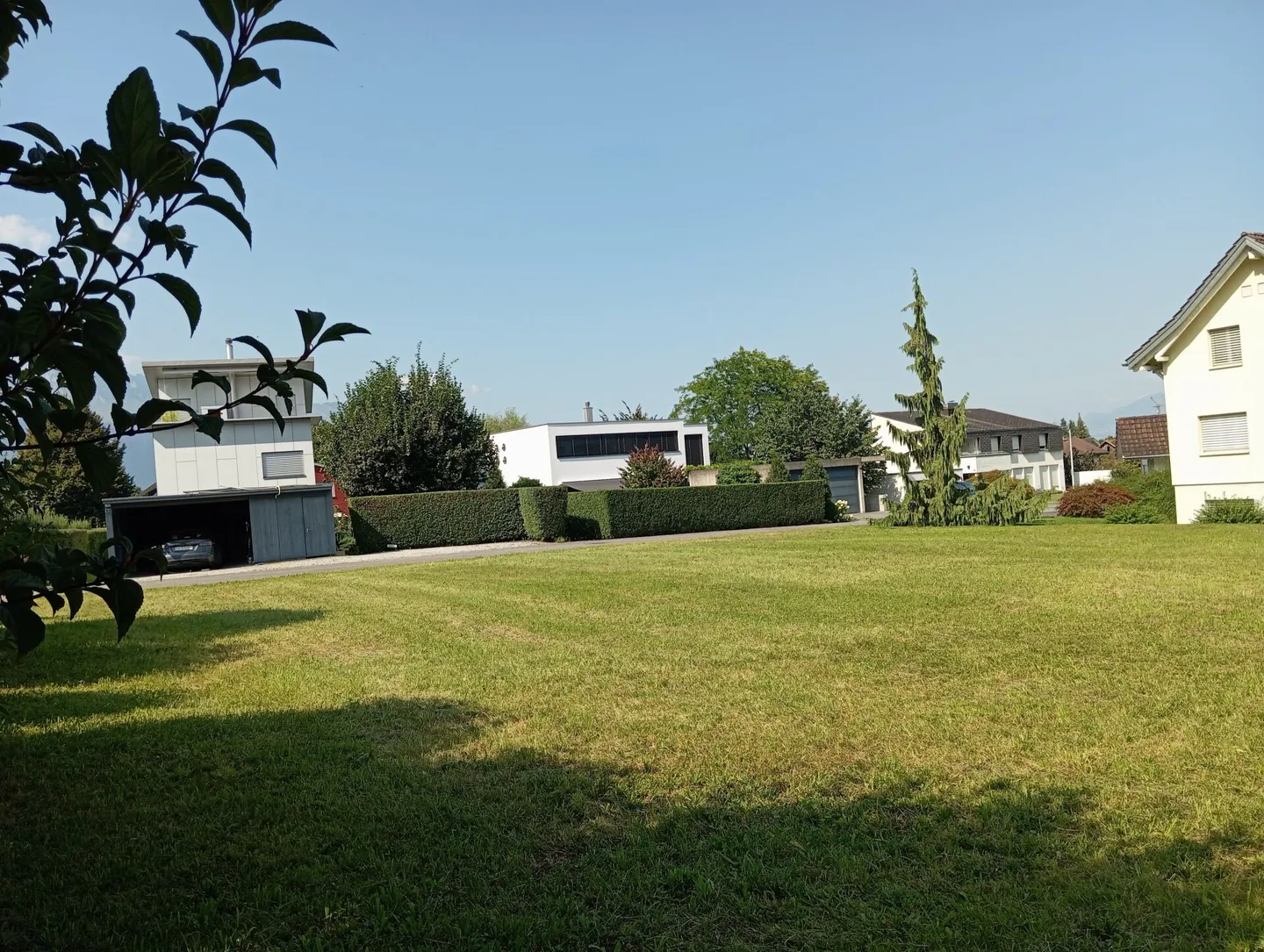 Terrain constructible ensoleillé, proche du centre, dans la zone résidentielle W2 à Buchs SG - Photo 2 sur 4