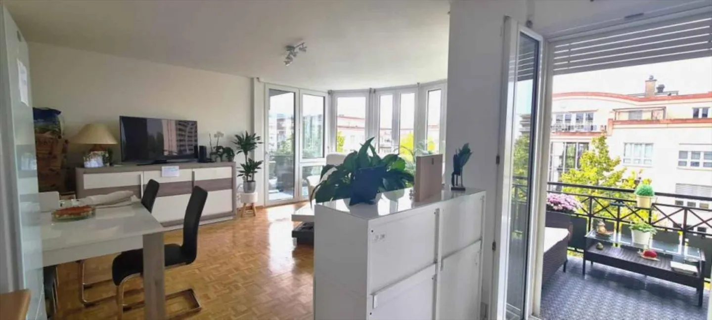 Bright 2.5-room apartment on the 3rd floor in Nyon - Photo 2 of 2