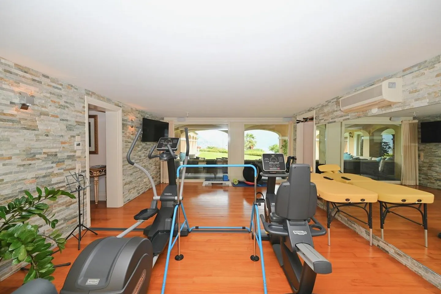 Villa de Luxe avec Vue sur le Lac - Photo 24 sur 24