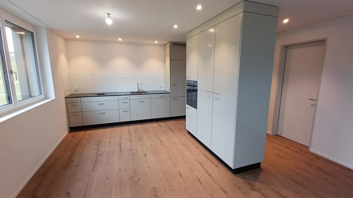 PREMIÈRE LOCATION : Appartement 3,5 pièces (1er étage Ouest) 88m2 avec loggia - Photo 2 sur 9