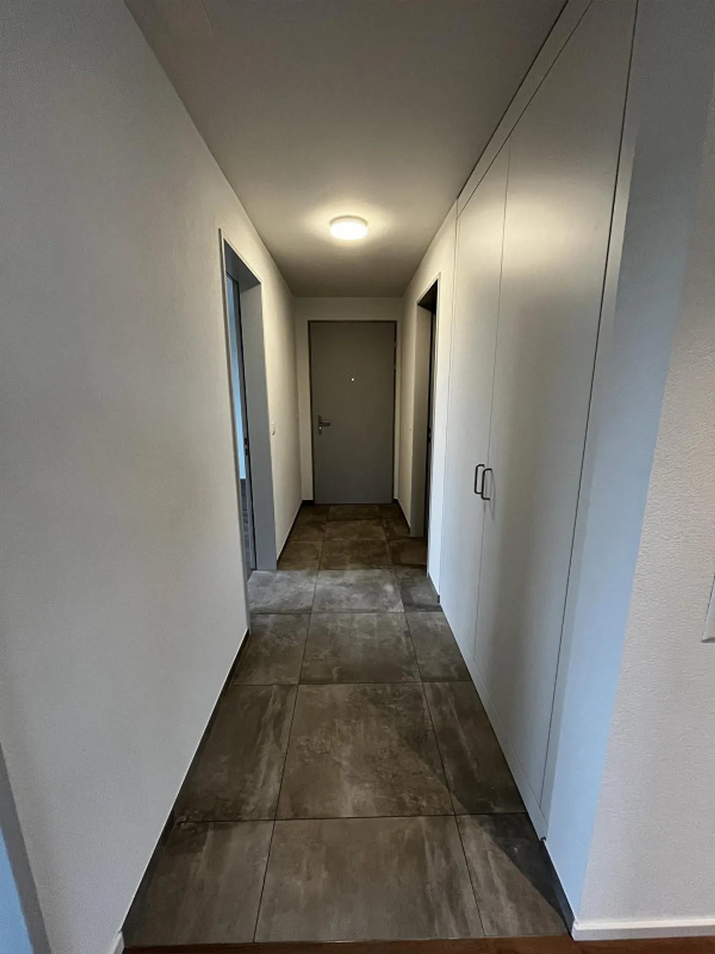 PREMIÈRE LOCATION : Appartement 3,5 pièces (1er étage Ouest) 88m2 avec loggia - Photo 4 sur 9