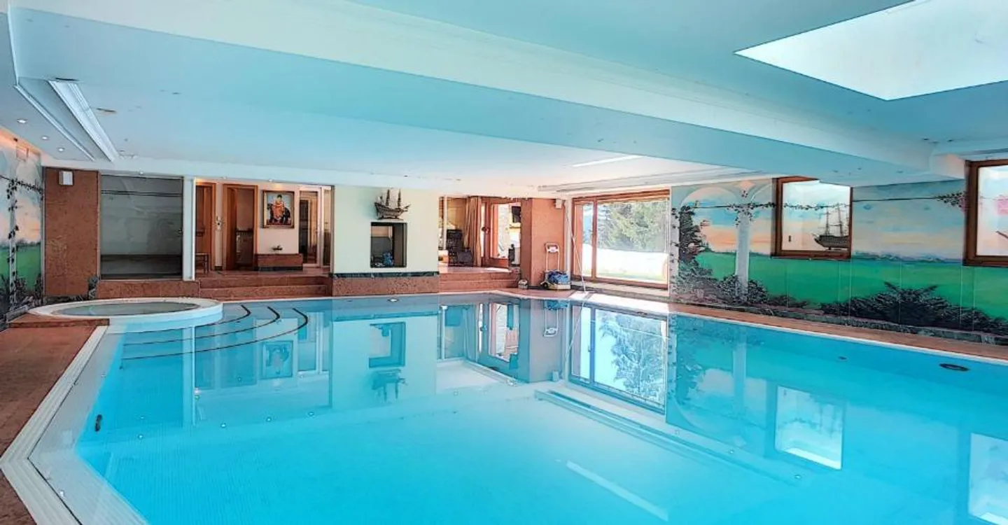 Exceptional apartment with indoor private pool and 3-room apartment - Photo 3 of 5