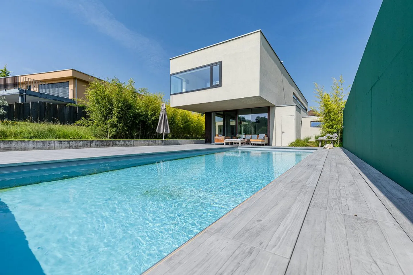 Exklusives Zuhause mit Pool an zentraler Lage. - Foto 1 von 8