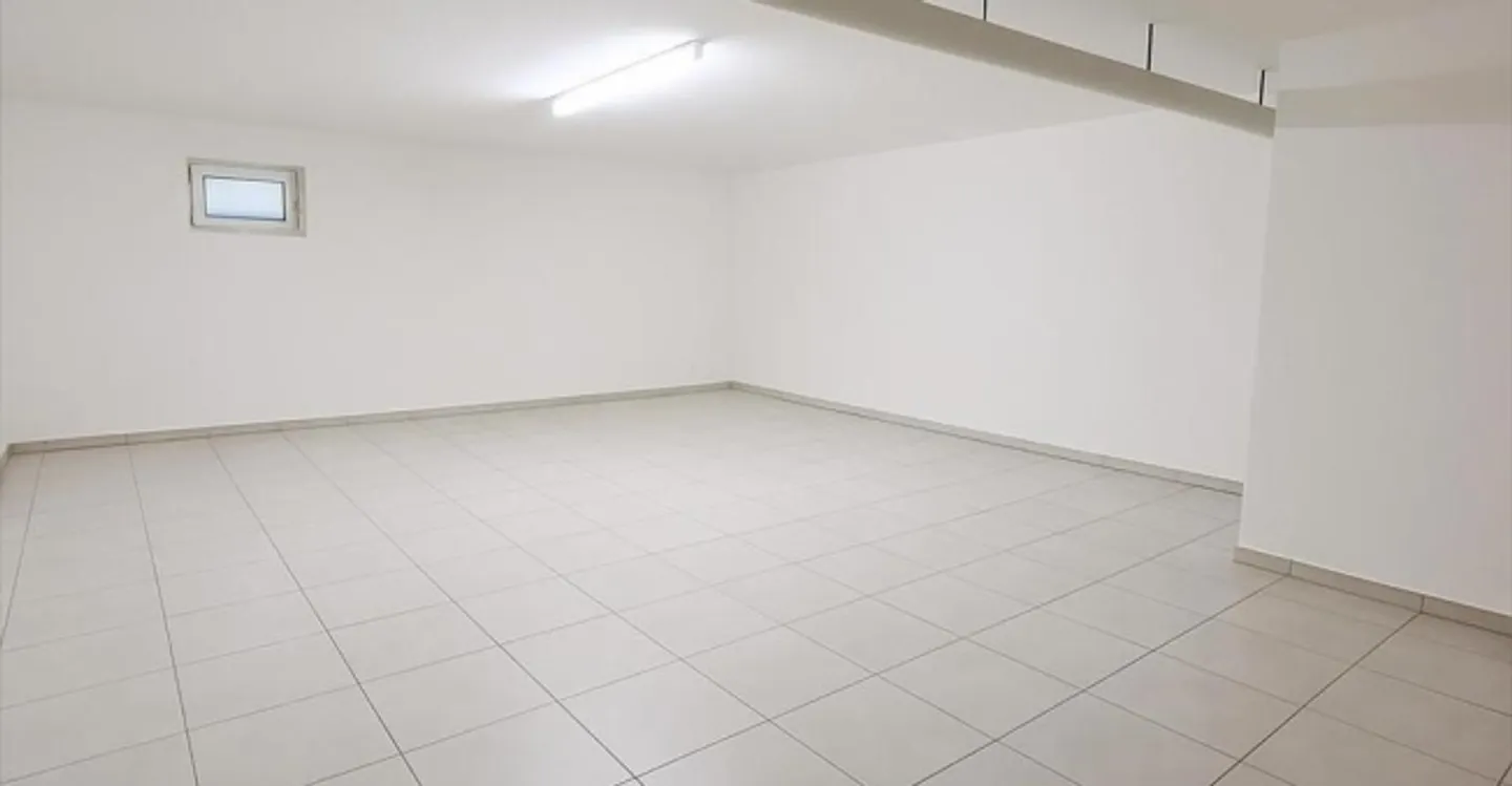 Edificio ad uso misto in affitto - Foto 1 di 2