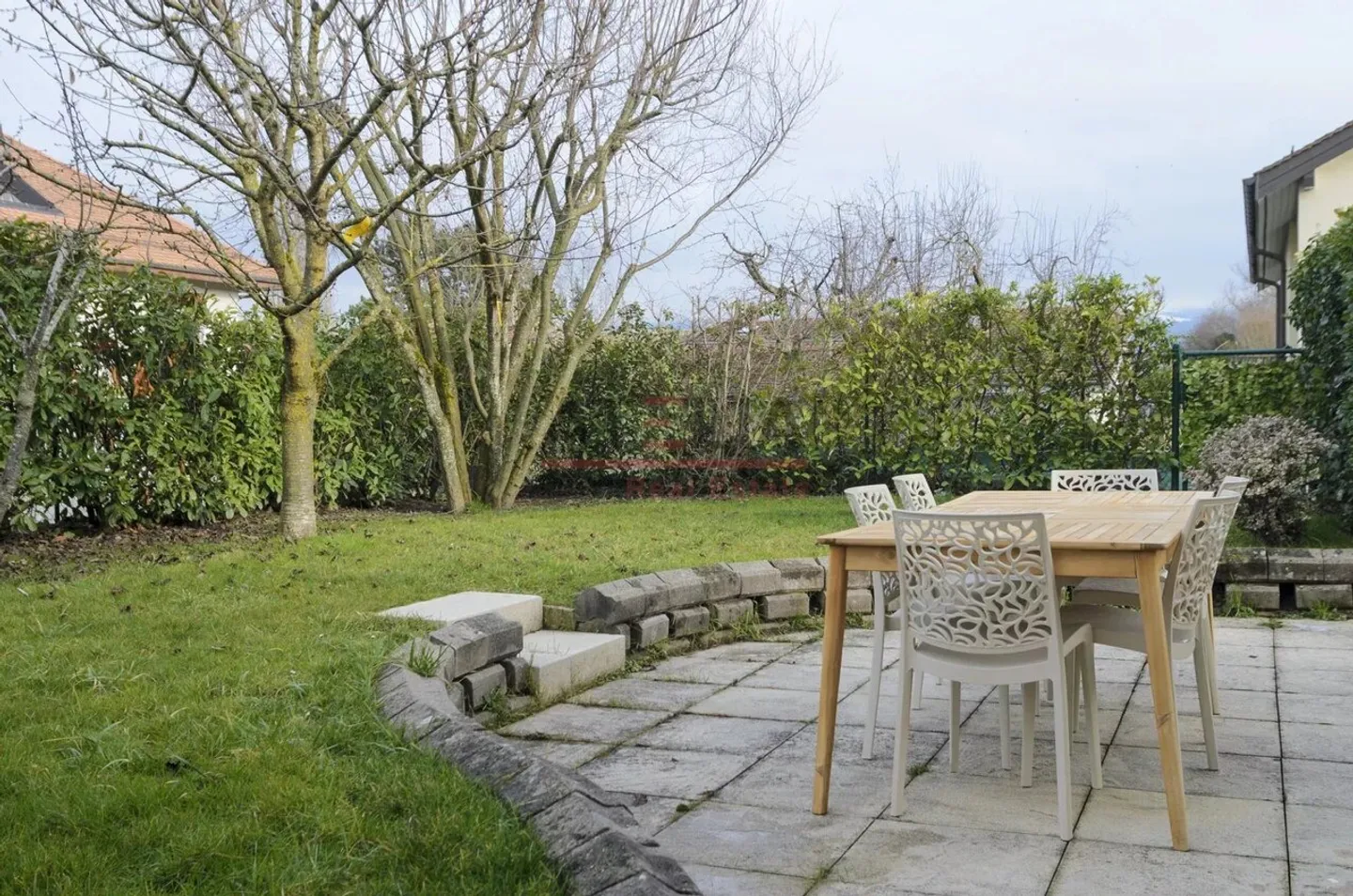 Casa di 6 stanze con giardino e parcheggio - Foto 1 di 1